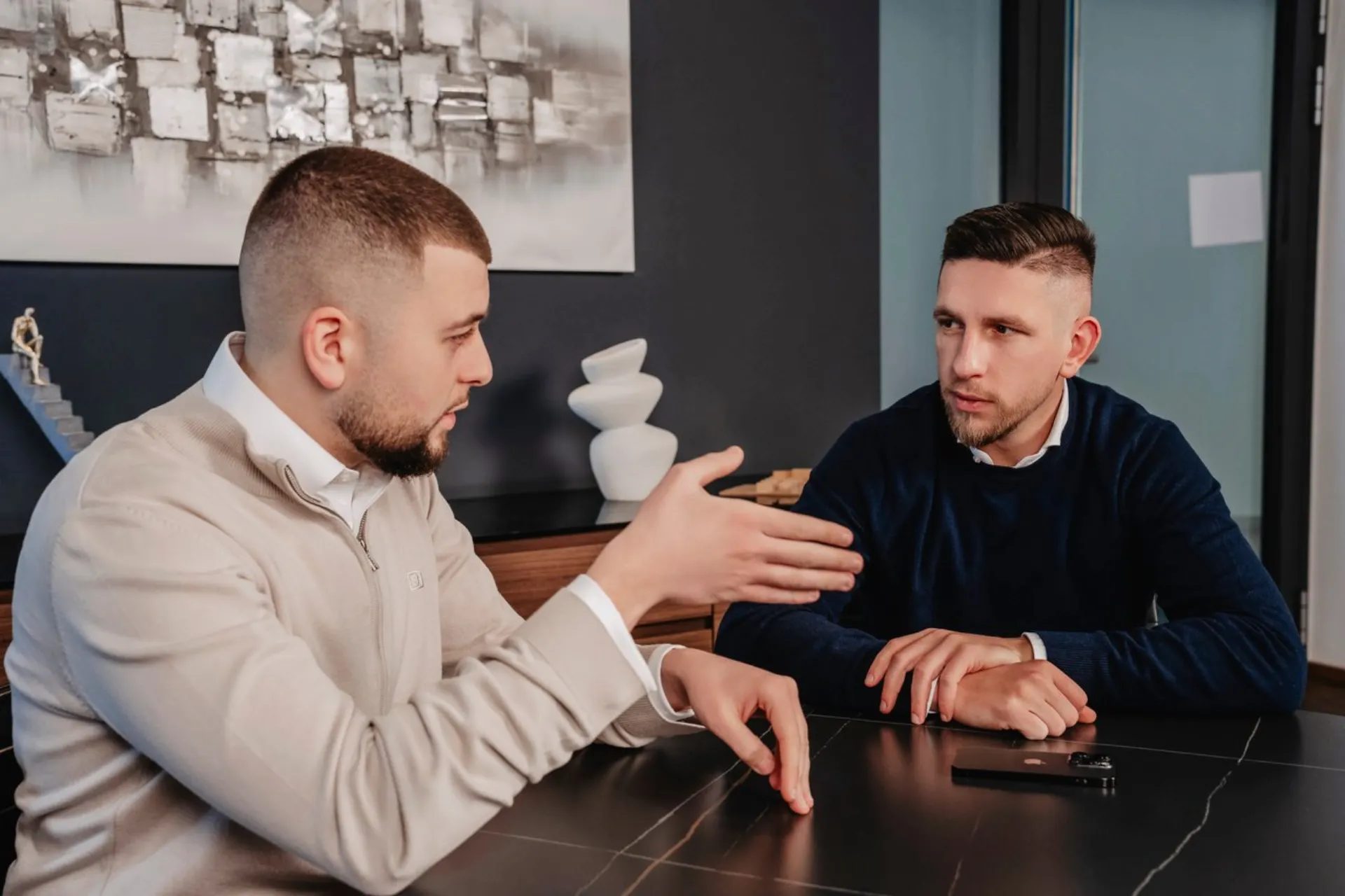 Beratungsgespräch zum Umgang mit der gemeinsamen Immobilie bei OLYMP Immobilien