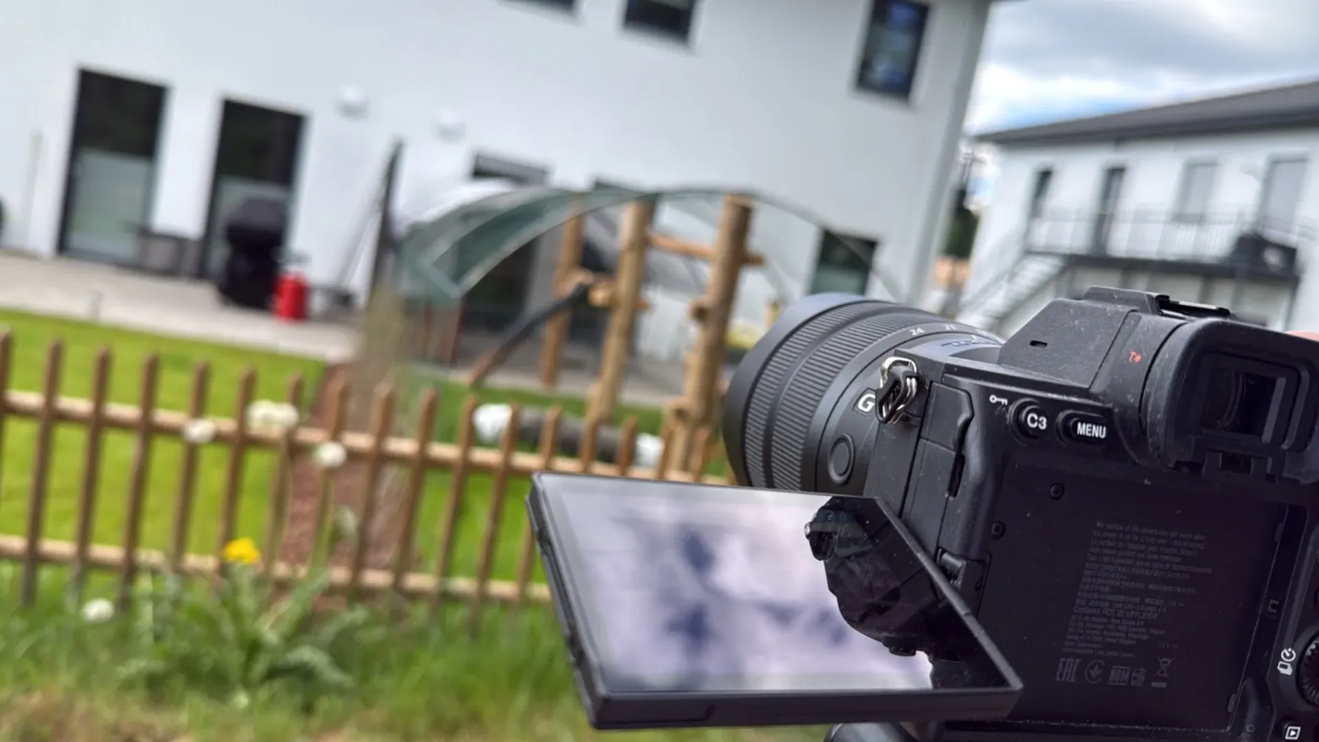 Kamera beim Dreh eines Objektfilms – OLYMP Immobilien